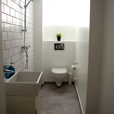 Stue Lejlighed Med 6 Sovepladser Midt I Apartamento *